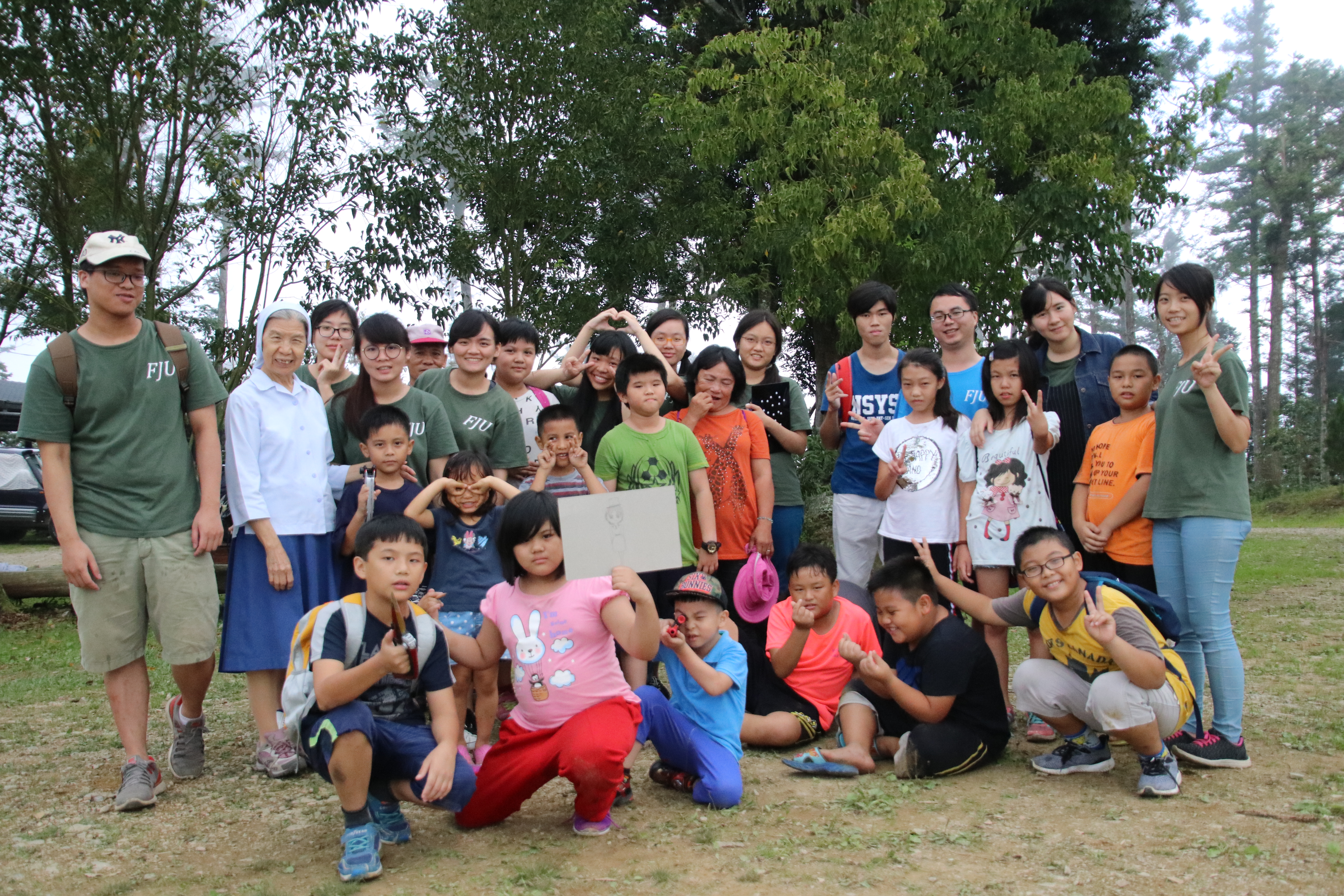 hu_wai_jiao_xue_dai_zhu_hai_zi_cong_jiao_shi_lai_dao_hu_wai_yuan_tiao_mei_jing_jiang_xin_zhong_zui_xi_huan_de_jing_wu_shu_hua_yu_zhi_shang_da_xiao_xue_ban_bu_yi_le_hu_._.jpg