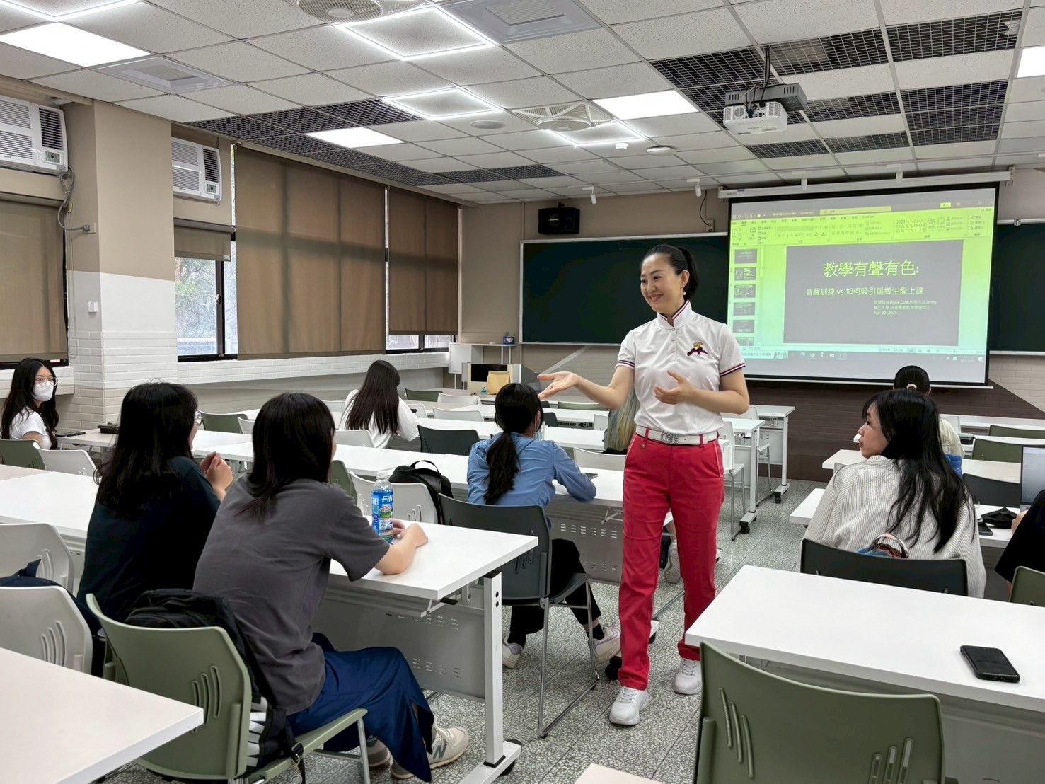 jie_you_yu_xue_sheng_dui_tan_liao_jie_xue_sheng_fa_sheng_te_xing_.jpg