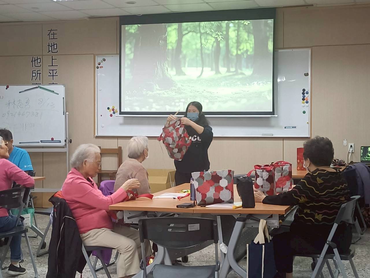 仔細的縫製講解最後流程