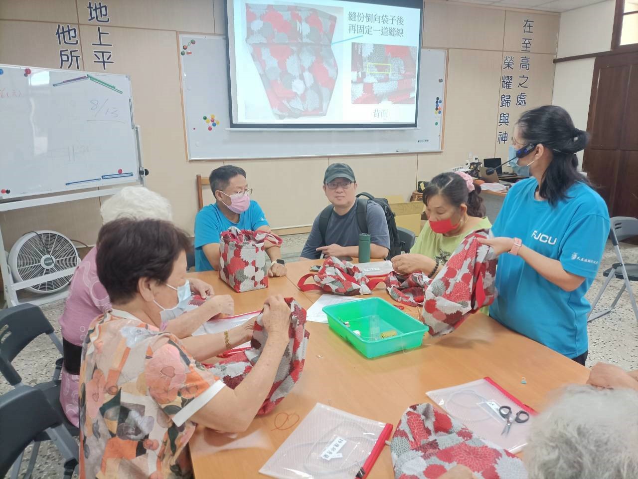 仔細的縫製講解流程