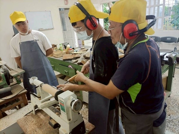 開始體驗木工車床 