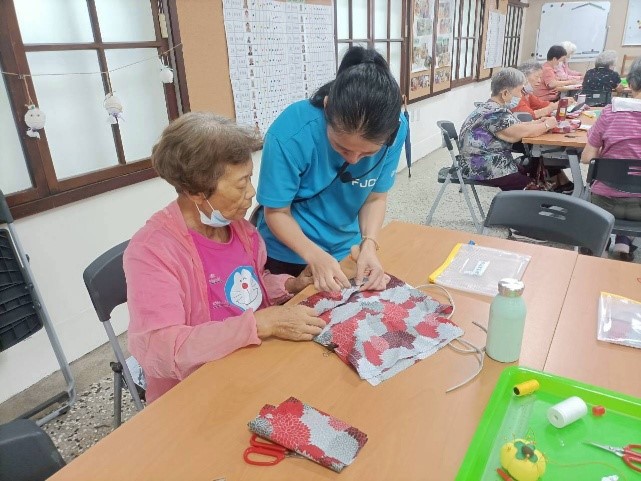 仔細講解作法的示範