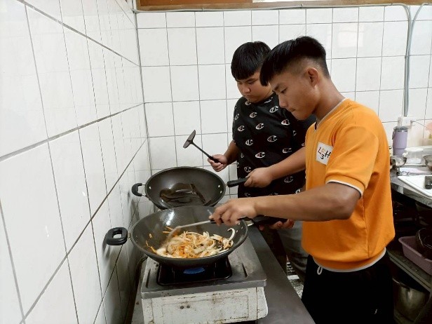  炒麵也是很有認真按流程烹煮好喔