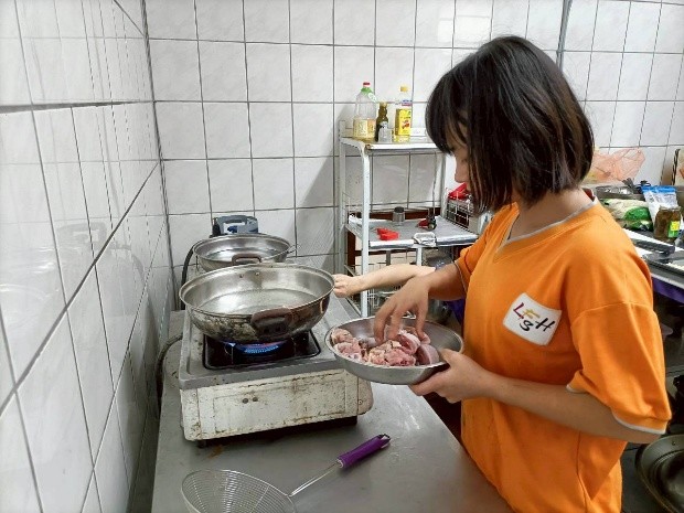 艾琳第一次煮這個剥皮辣椒雞